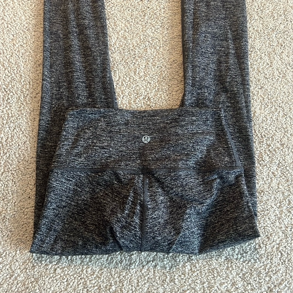 grey lululemon leggings size 4 great condition